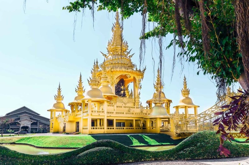 Northern Thailand Tour 6 Days - Habibi World Travel and Tour - Chiang-Rai-Golden-Temple 03