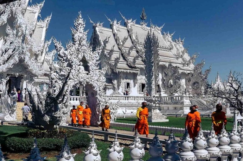 Northern Thailand Tour 6 Days - Habibi World Travel and Tour - Chiang-Rai-Golden-Temple 05