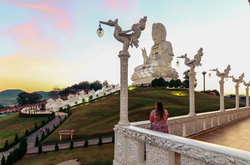 Northern Thailand Tour 6 Days - Habibi World Travel and Tour - Chiang-Rai-Golden-Temple 06