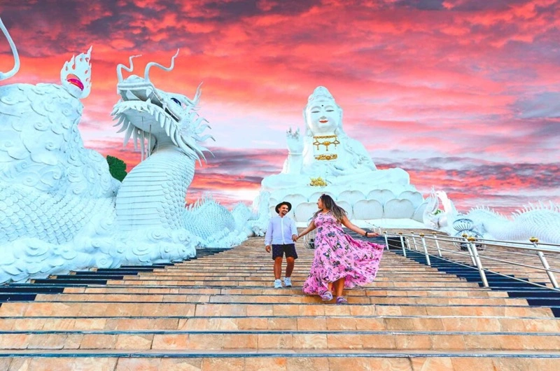 Northern Thailand Tour 6 Days - Habibi World Travel and Tour - Chiang-Rai-Golden-Temple 07